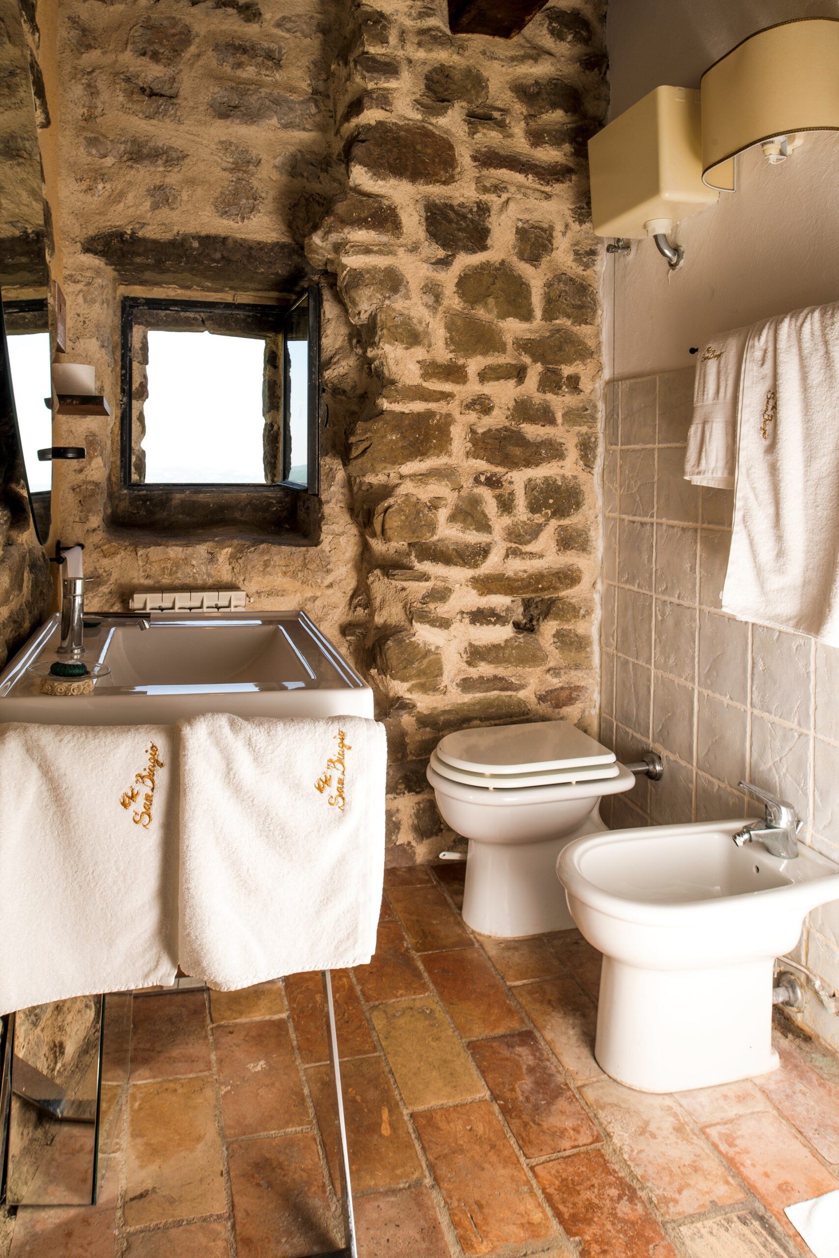 True Umbria Castle Rental Castello Del Falco Bathroom 01 True Umbria Castle Rental Castello Del Falco Bathroom 01