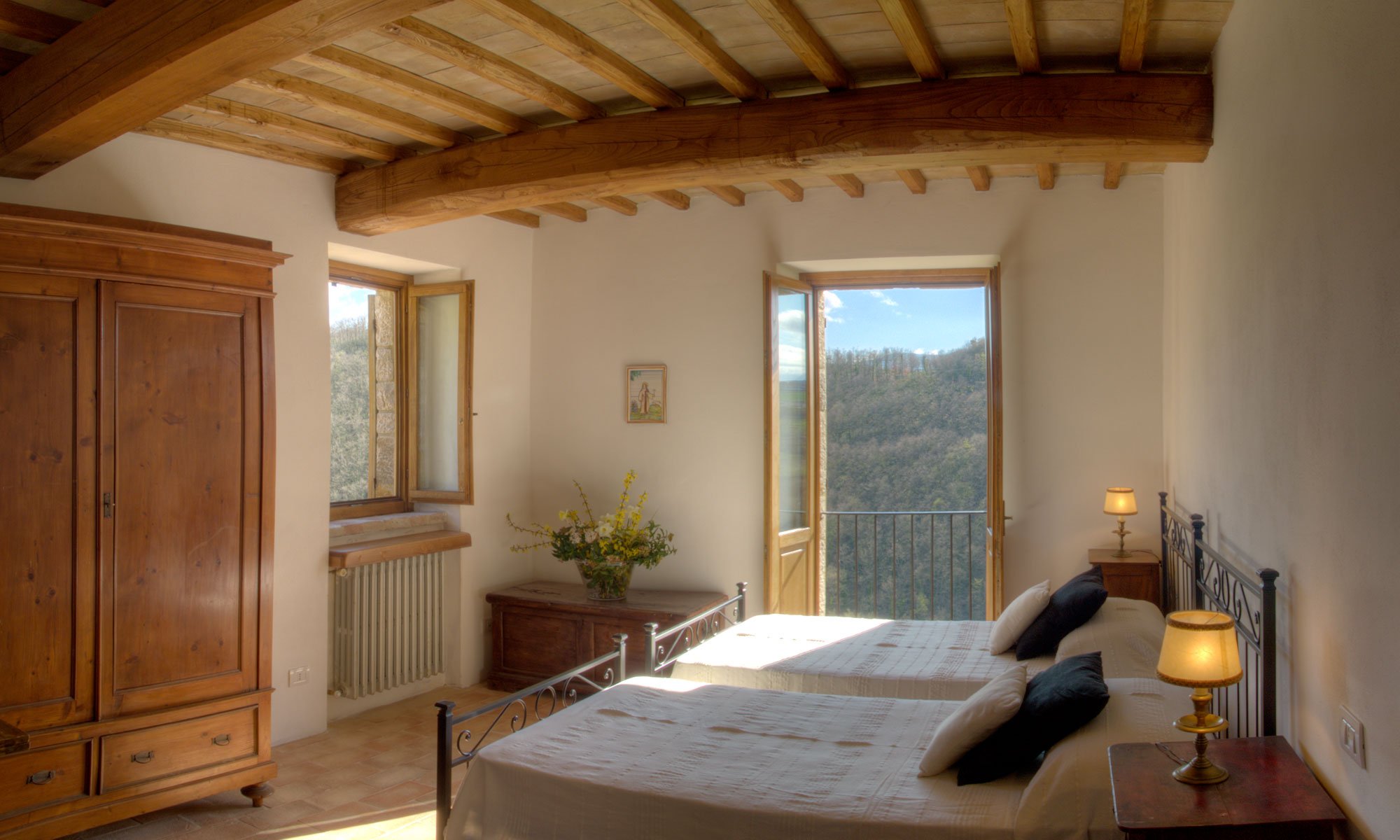 True Umbria Villa Cipresso Bedroom 02 True Umbria Villa Cipresso Bedroom 02